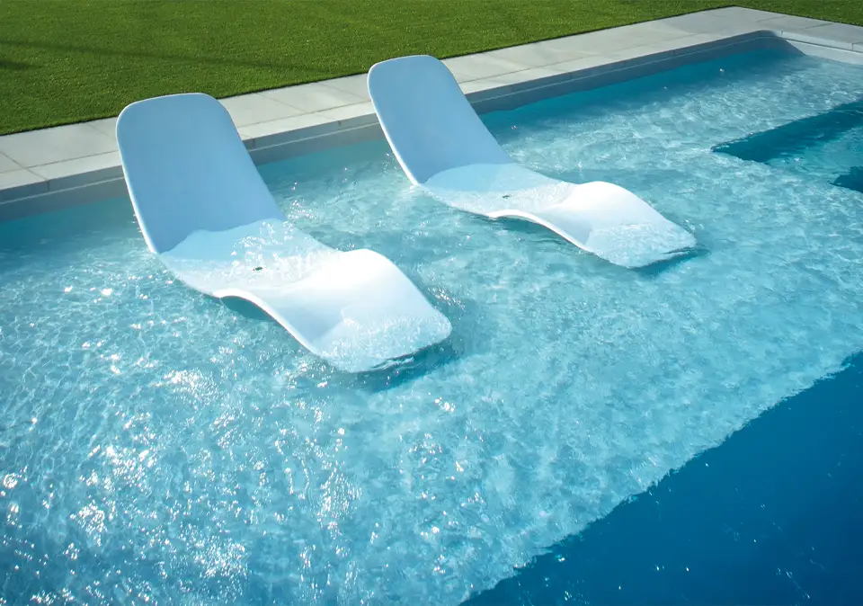 Pool mit Ruhezone
