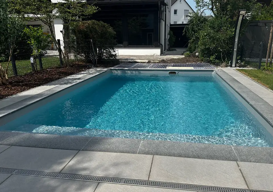 Pool nach der Sanierung