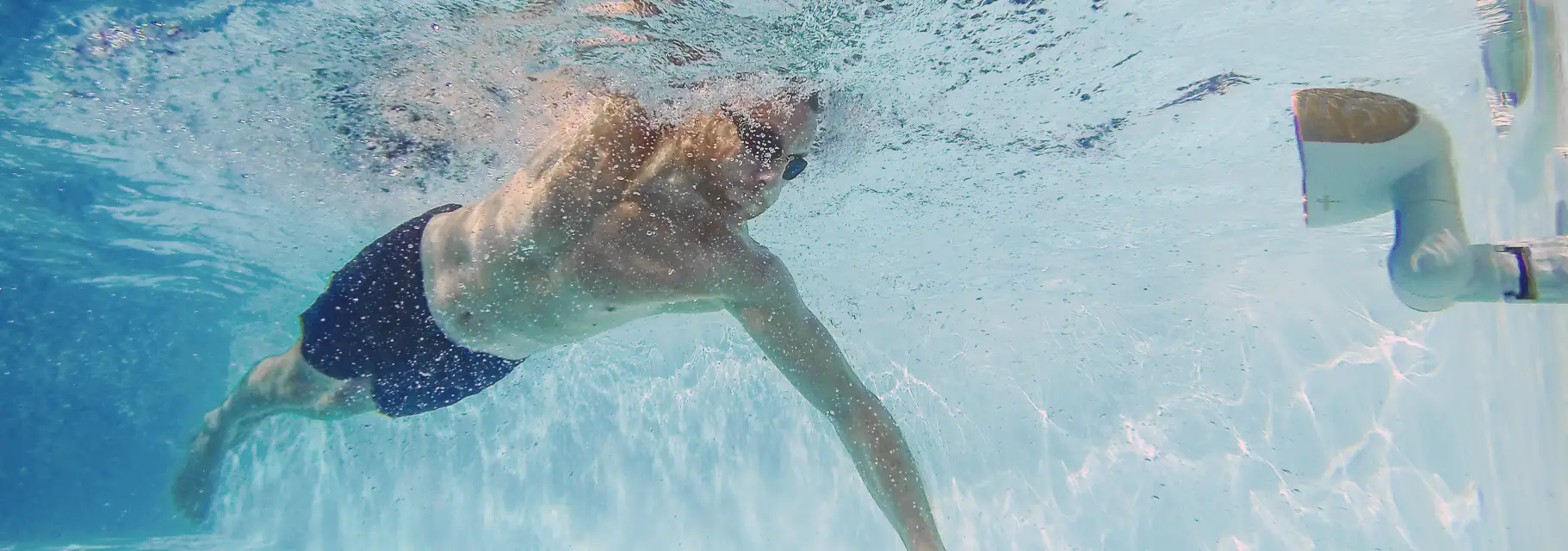 Schwimmen im Swimmingpool mit Gegenstromanlage